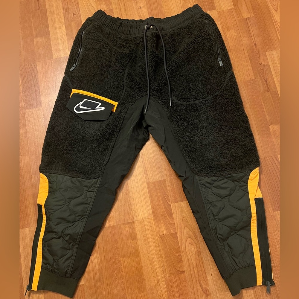 Mens Nike sweatpants Sherpa sportswear joggers size Large hunter green n yellow